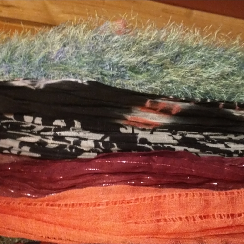13 Scarfs All Different. - Picture 4 of 4